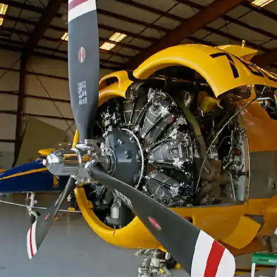 CNC精密加工示意圖，具備航太等級高精度零件加工能力