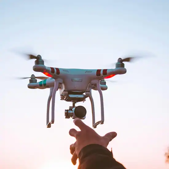 CNC銑床加工無人機精密零件，應用於機架結構與飛行系統